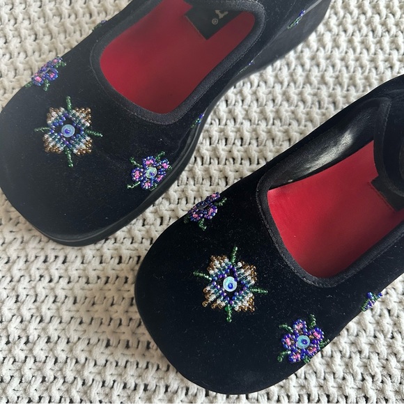 MUDD Vintage Velvet Floral Bead Embroidered Buckle Mary Jane Platforms Shoes 8 - Picture 4 of 9